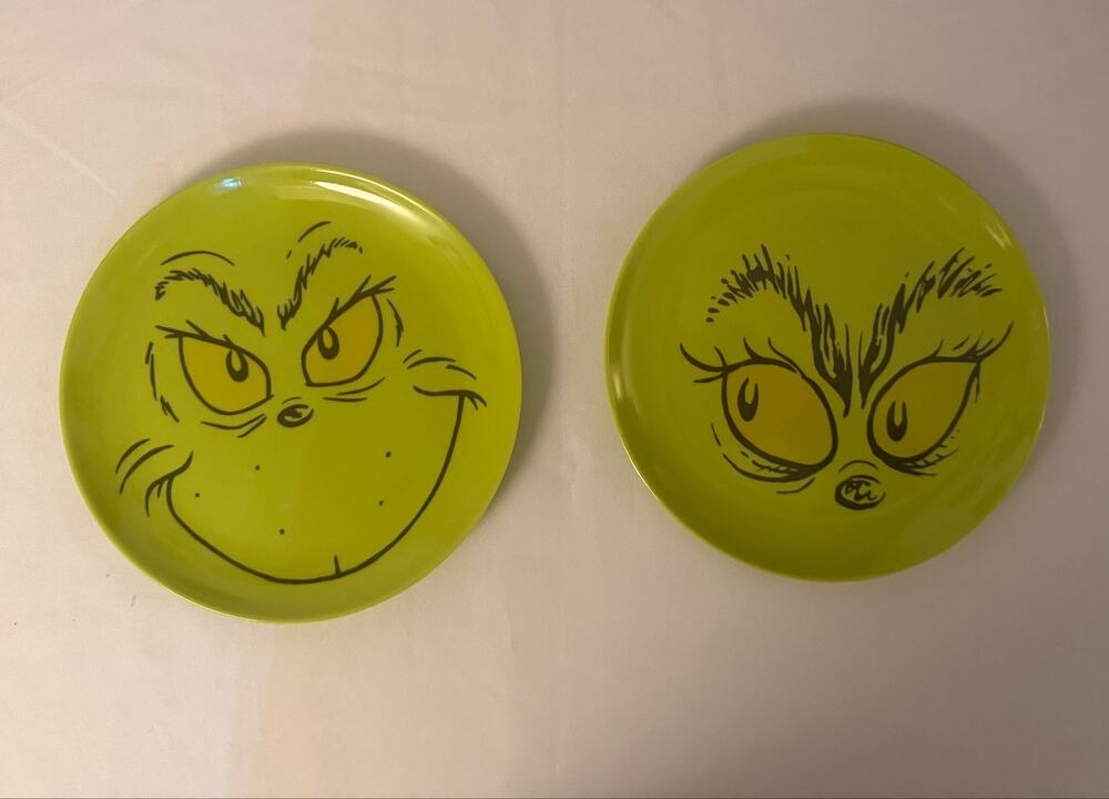The Grinch Dr. Seuss Plastic Christmas Plates Set of 2 Green 8” NWT